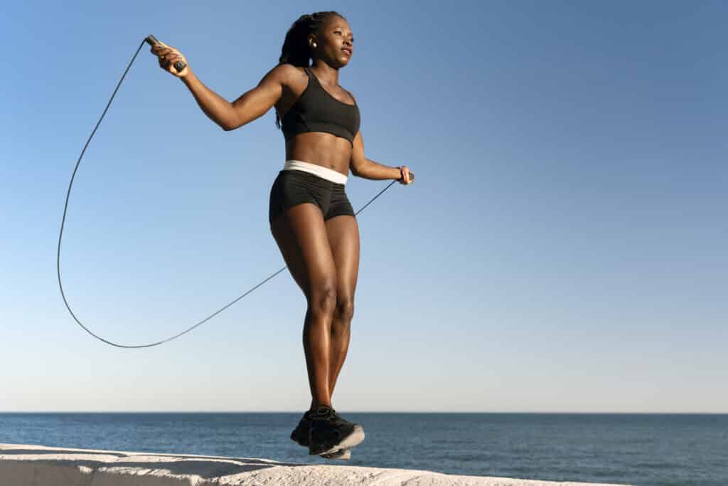 Sporty woman skipping rope